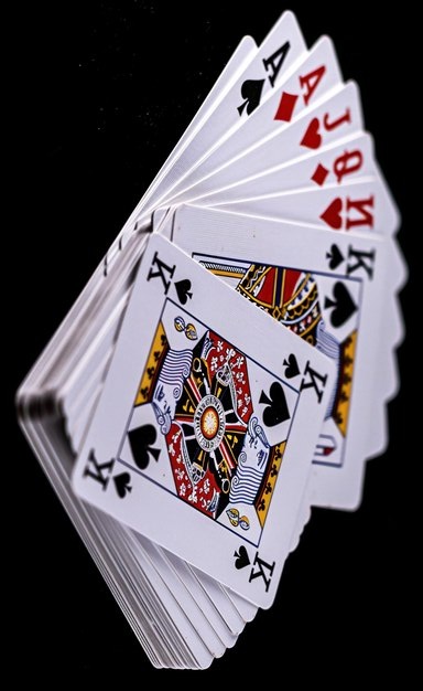 Eagleman ilusionista en México muestra mazo de cartas